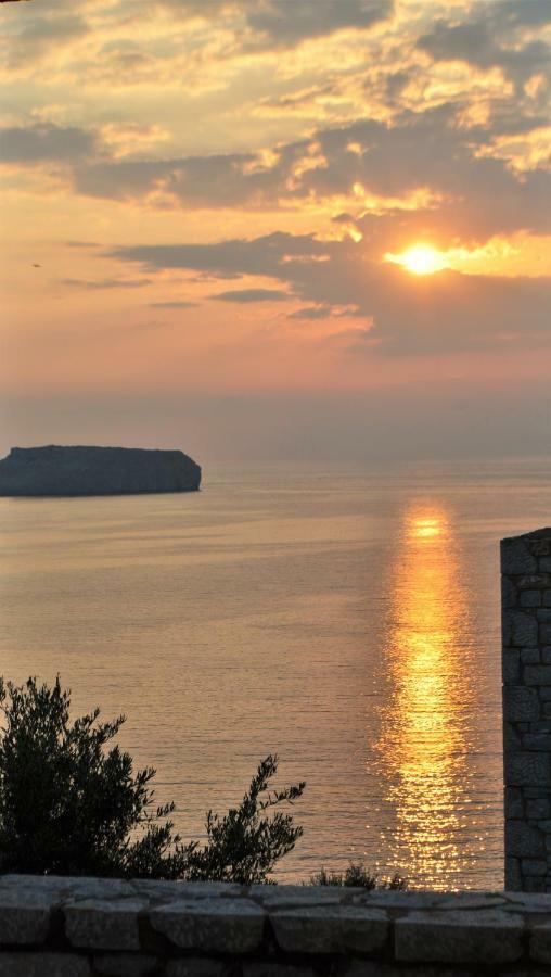 Athevillas Antonis Μίνα Εξωτερικό φωτογραφία